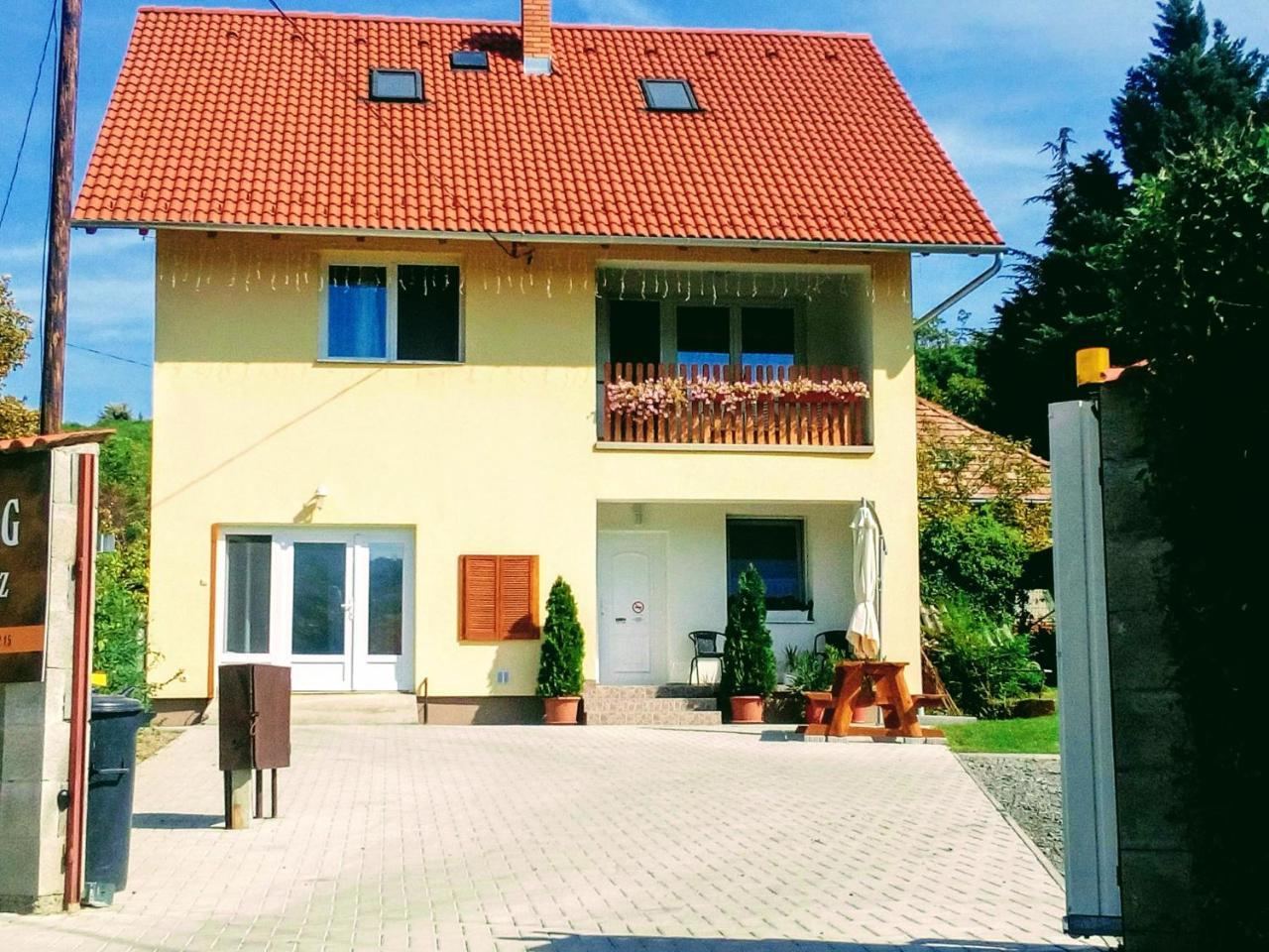 Lotuszvirag Vendeghaz Hotell Szekszárd Exteriör bild