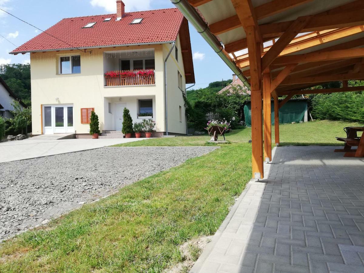 Lotuszvirag Vendeghaz Hotell Szekszárd Exteriör bild