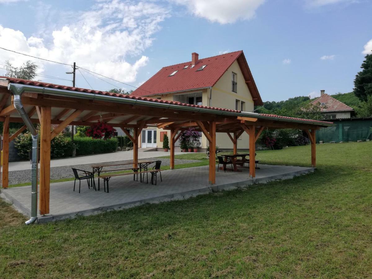 Lotuszvirag Vendeghaz Hotell Szekszárd Exteriör bild