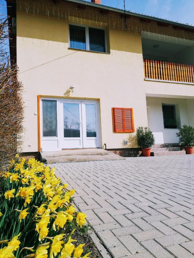 Lotuszvirag Vendeghaz Hotell Szekszárd Exteriör bild