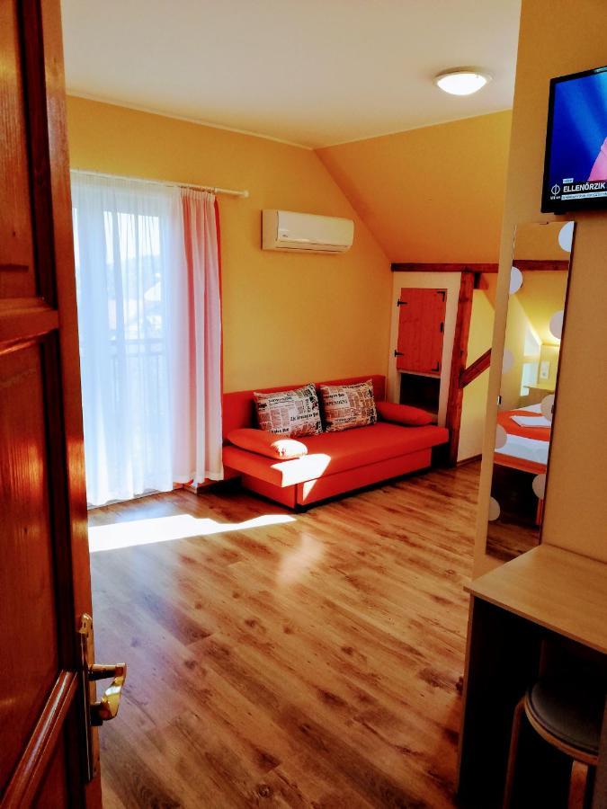 Lotuszvirag Vendeghaz Hotell Szekszárd Exteriör bild